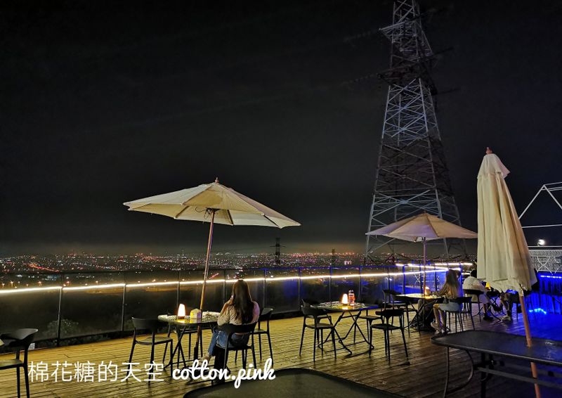 台中夜景推薦|向海夜景咖啡屋180度超美視野~樓上樓下都好拍！