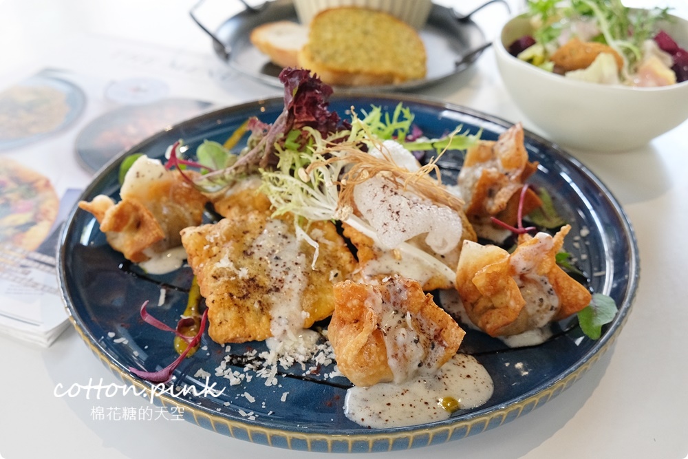 台中蔬食餐廳藏在小巷裡！純白狸窩餐廳還有少見全素手作披薩