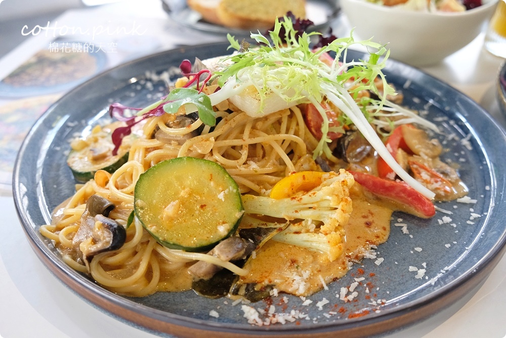 台中蔬食餐廳藏在小巷裡！純白狸窩餐廳還有少見全素手作披薩