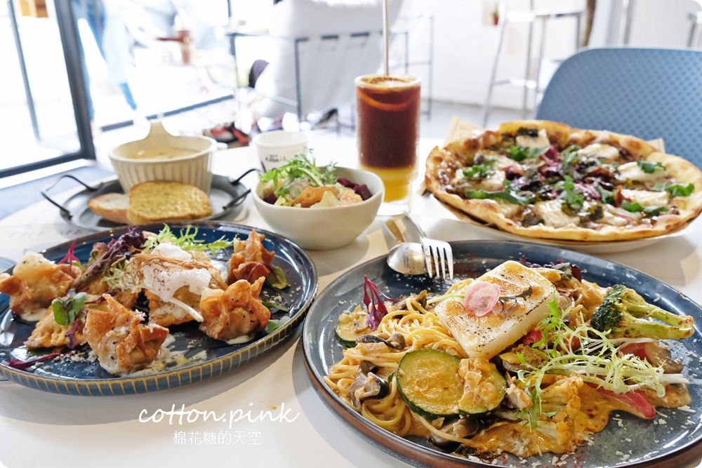 台中蔬食餐廳藏在小巷裡！純白狸窩餐廳還有少見全素手作披薩
