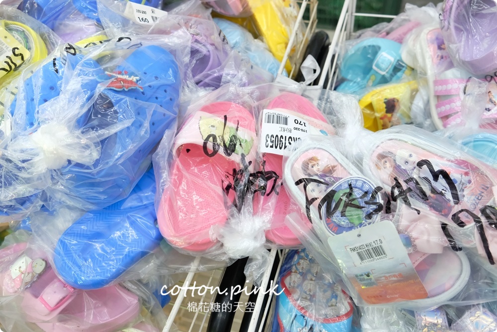 品牌運動鞋開倉特賣！卡通童鞋200元、運動拖鞋2雙300元～倉庫鞋款更齊全！