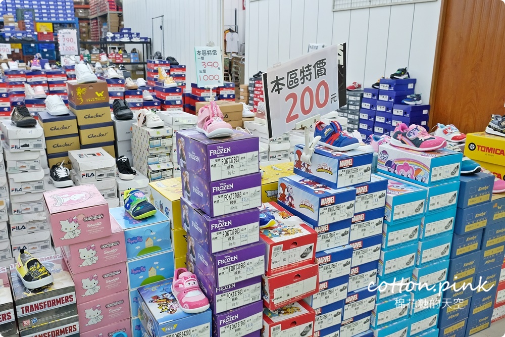 品牌運動鞋開倉特賣！卡通童鞋200元、運動拖鞋2雙300元～倉庫鞋款更齊全！