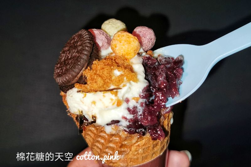 網路爆紅熱奶寶台中夜市也買得到！大慶夜市停車場旁～配料選擇多