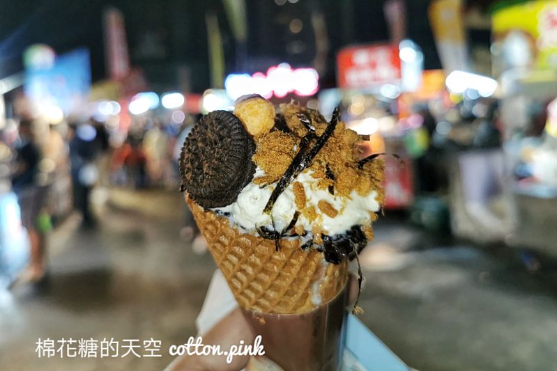 網路爆紅熱奶寶台中夜市也買得到！大慶夜市停車場旁～配料選擇多