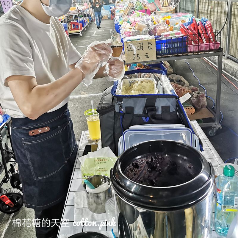 網路爆紅熱奶寶台中夜市也買得到！大慶夜市停車場旁～配料選擇多