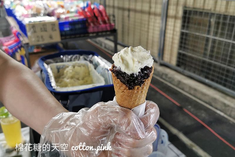 網路爆紅熱奶寶台中夜市也買得到！大慶夜市停車場旁～配料選擇多