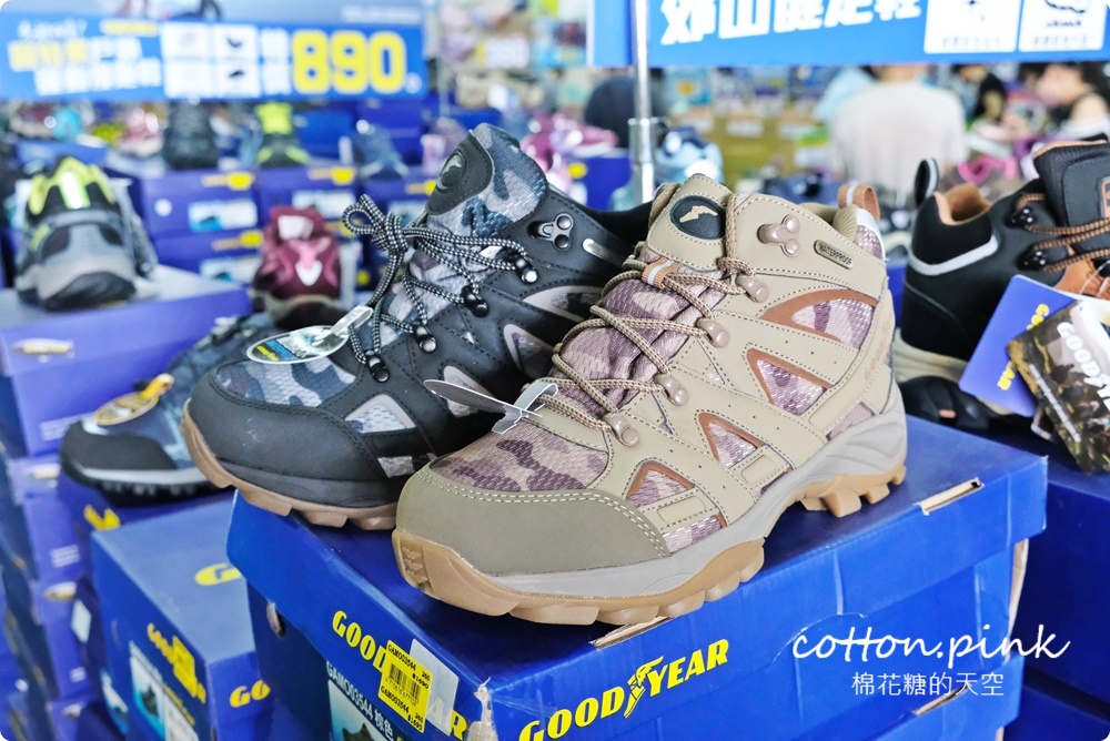 台中大雅在地鞋廠母親節前甜甜價！涼鞋、童鞋、登山鞋買一送一快來搶