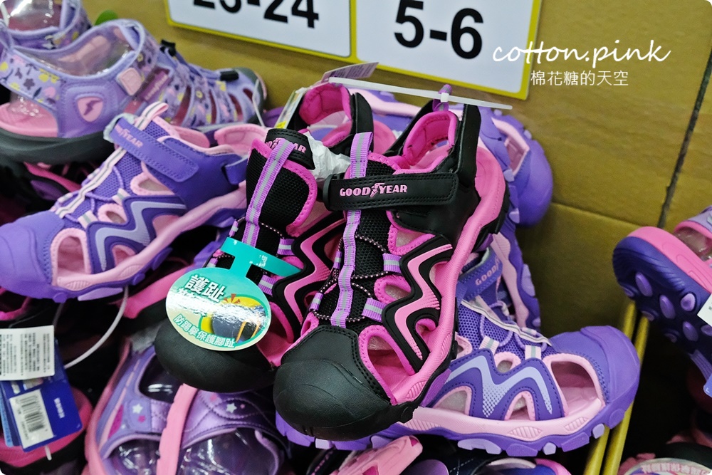 台中大雅在地鞋廠母親節前甜甜價！涼鞋、童鞋、登山鞋買一送一快來搶