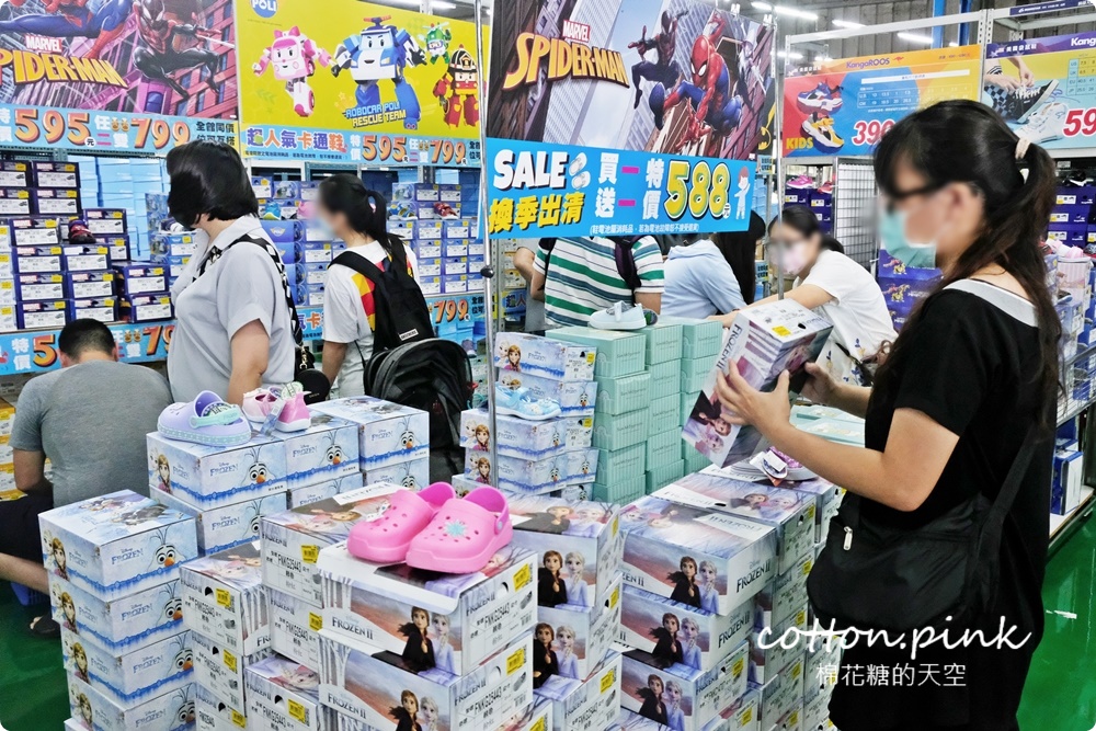 台中大雅在地鞋廠母親節前甜甜價！涼鞋、童鞋、登山鞋買一送一快來搶