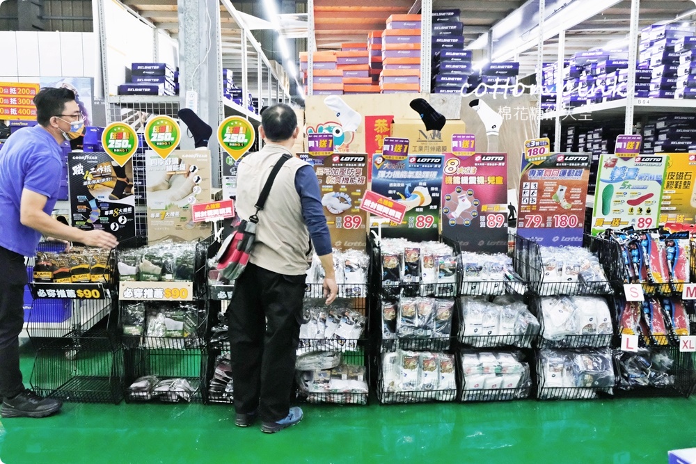 台中大雅在地鞋廠母親節前甜甜價！涼鞋、童鞋、登山鞋買一送一快來搶