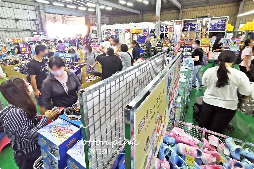 台中大雅在地鞋廠母親節前甜甜價！涼鞋、童鞋、登山鞋買一送一快來搶