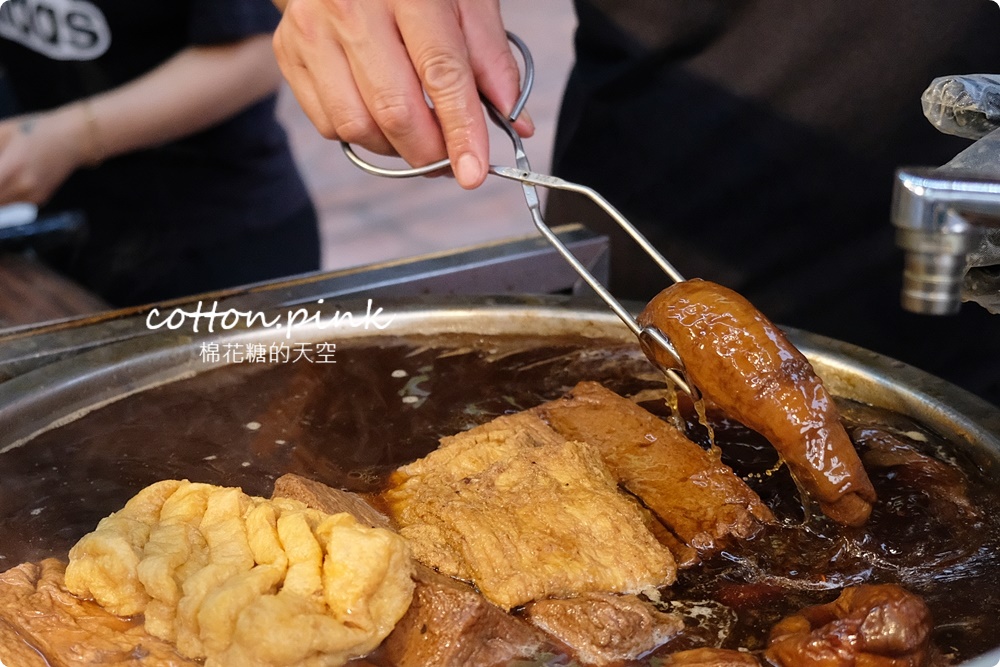 台中攤車美食～彭城豆干超大一盤！特製醬料滿滿蒜苗太好吃啦