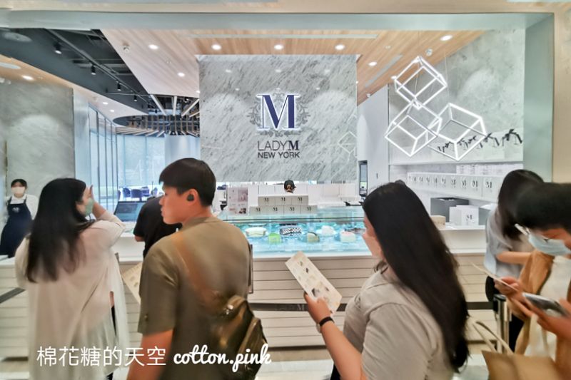 台中第一家Lady M內用區開幕啦！開幕優惠根本買一送一啦~