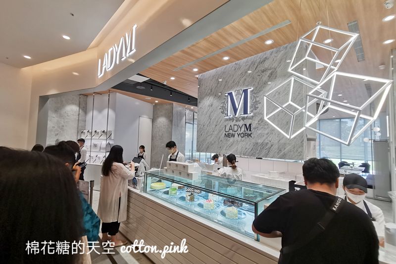 台中第一家Lady M內用區開幕啦！開幕優惠根本買一送一啦~