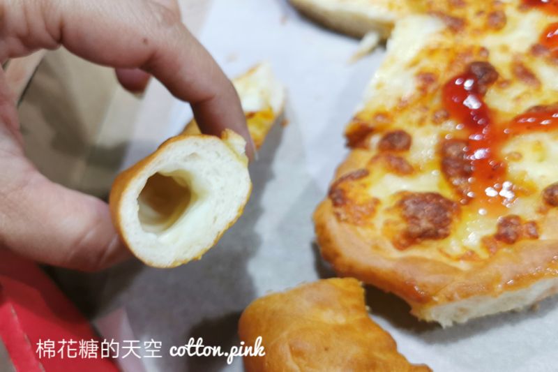 必勝客限時愛芝心圈圈很有梗！不只有圈圈還附草莓醬?!