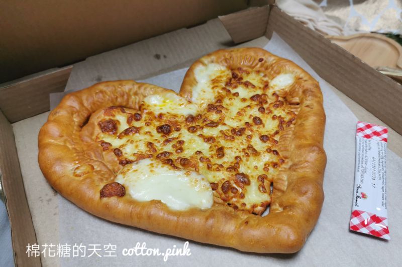 必勝客限時愛芝心圈圈很有梗！不只有圈圈還附草莓醬?!