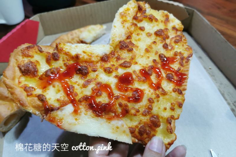 必勝客限時愛芝心圈圈很有梗！不只有圈圈還附草莓醬?!