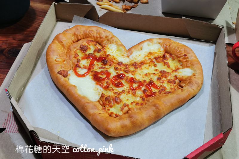 必勝客限時愛芝心圈圈很有梗！不只有圈圈還附草莓醬?!