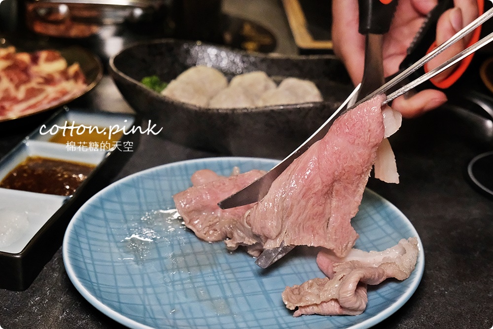 超神秘!台中火鍋一潤鮮切鍋物和牛現切~創意桌邊料理必點 超神秘!台中火鍋一潤鮮切鍋物和牛現切~創意桌邊料理必點