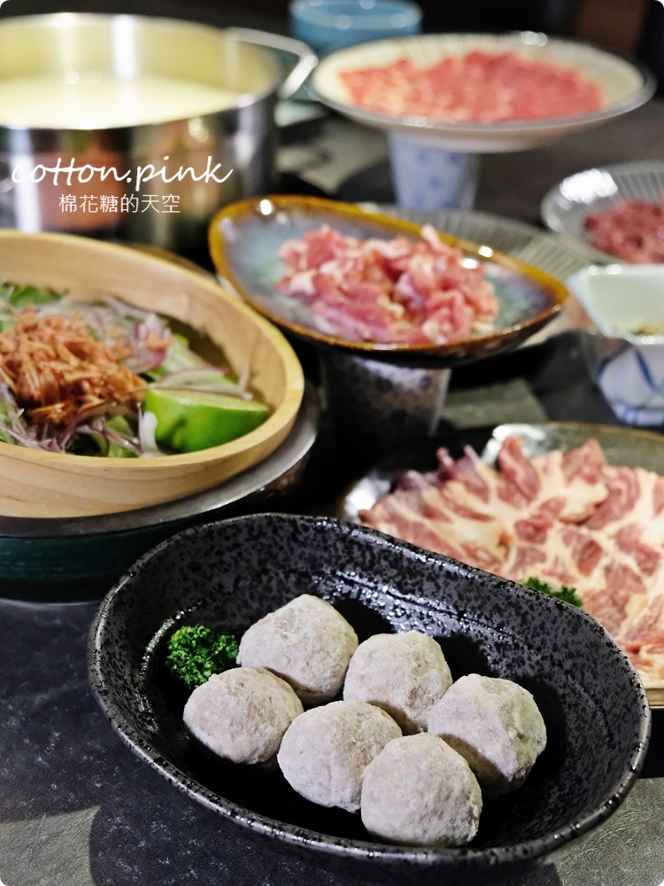 超神秘!台中火鍋一潤鮮切鍋物和牛現切~創意桌邊料理必點 超神秘!台中火鍋一潤鮮切鍋物和牛現切~創意桌邊料理必點