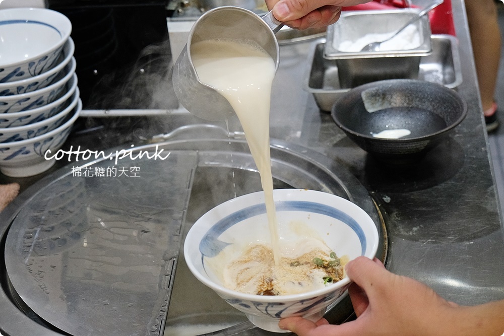 只開宵夜場！嶺東商圈劉安豆漿中西式都吃得到～現烤燒餅必點
