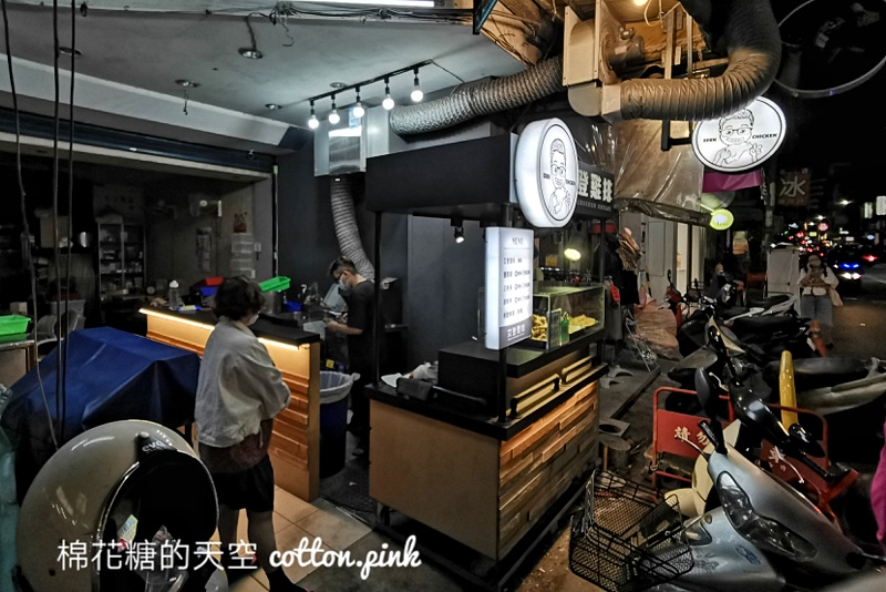 台中鹹酥雞推薦|艾登雞排少見膝軟骨好吃推推！店面超低調～～