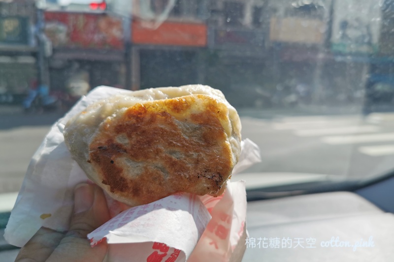 台中水煎包|品香豆漿水煎包超薄皮內餡超多～早餐小籠包也是必吃！