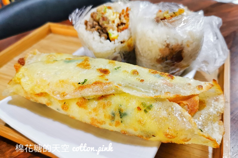 台中飯糰這家排超長！漢口飯糰招牌蛋餅也是必點～建議先打電話訂喔