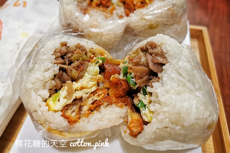 台中飯糰這家排超長！漢口飯糰招牌蛋餅也是必點～建議先打電話訂喔
