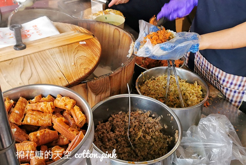 台中飯糰這家排超長！漢口飯糰招牌蛋餅也是必點～建議先打電話訂喔
