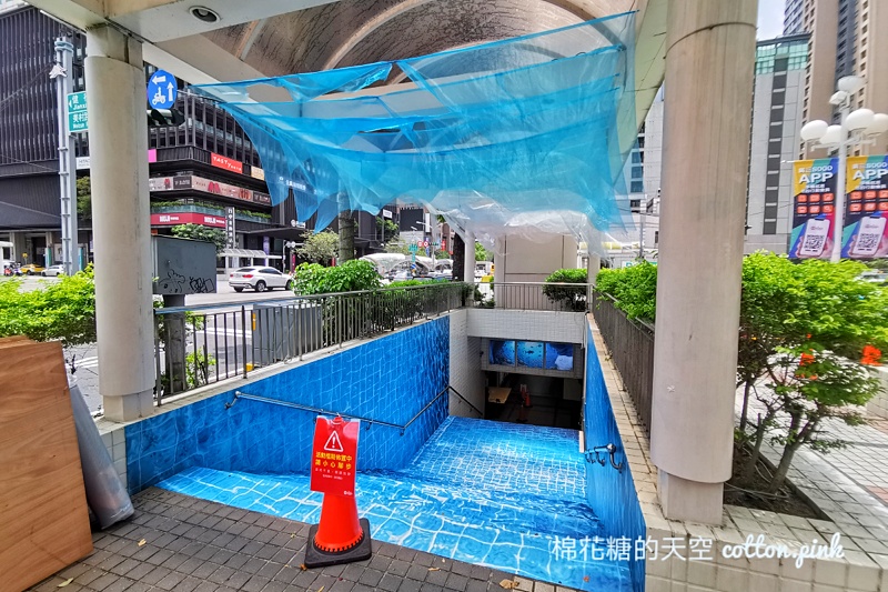 台中景點|超大鯨魚從台灣大道跳出來?!地下道還變游泳池?!