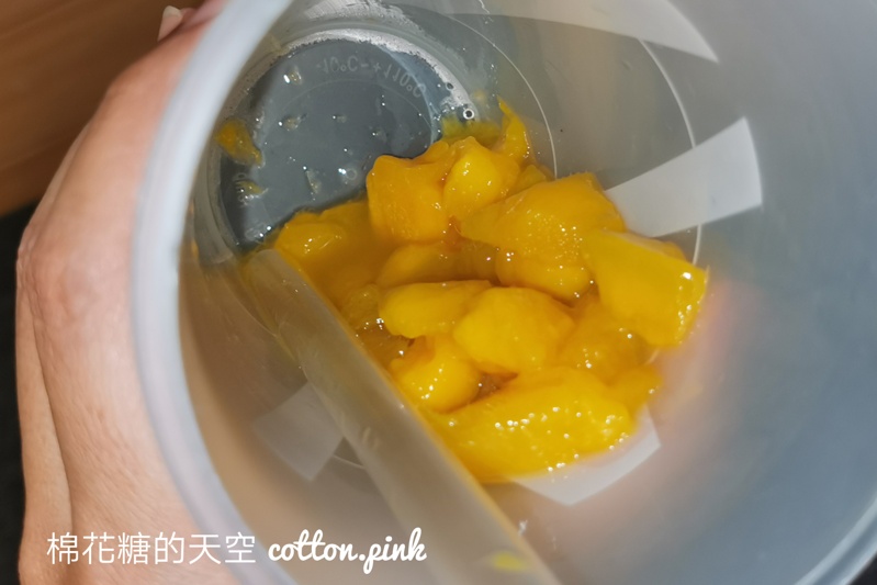 台中海線必喝芒果綠茶開賣了！華得來芒果真的給好多～