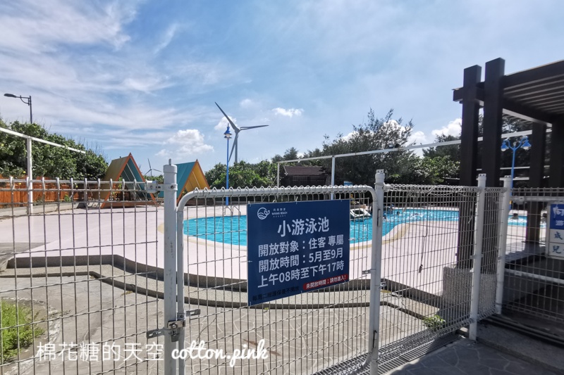 台中海邊游泳池免費開放！一年只有三個月～大安濱海樂園快衝一波！