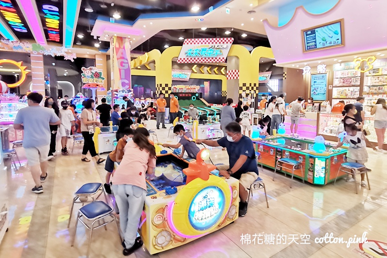 台中這家湯姆熊不一樣！室內遊樂園竟然有720度大型遊樂設施