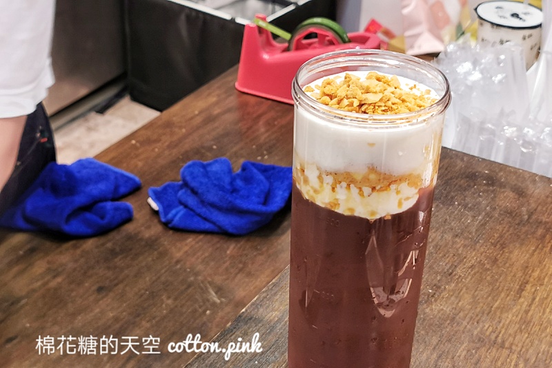 台中新開手搖飲！有飲排隊人潮有嚇人…完整菜單先看再點