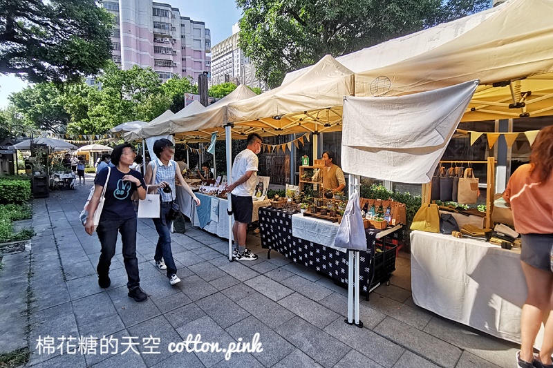 好好手感微笑市集來台中啦！只有兩天！大樹下逛市集好舒服～