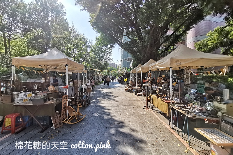好好手感微笑市集來台中啦！只有兩天！大樹下逛市集好舒服～