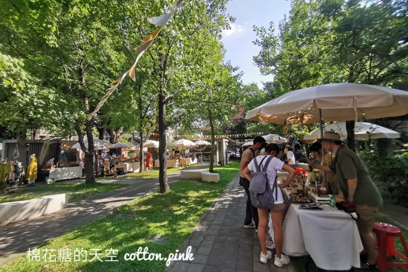 好好手感微笑市集來台中啦！只有兩天！大樹下逛市集好舒服～