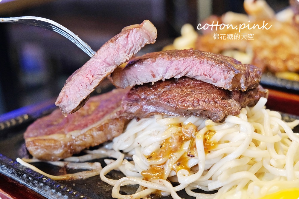 台中平價牛排推這家！豐原新台灣牛排自助吧吃到飽還能免費加麵喔！