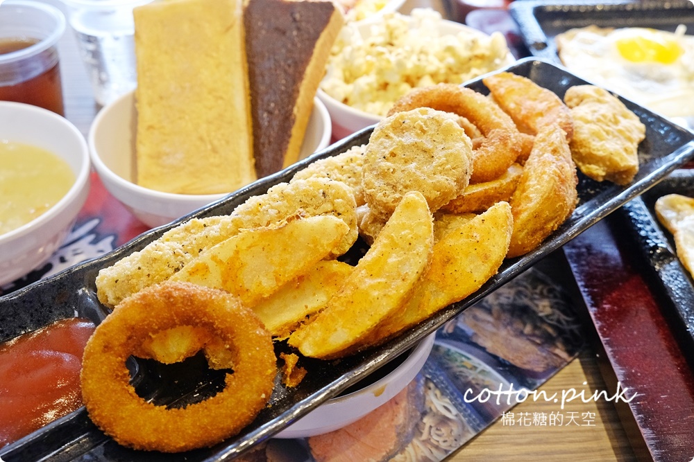 台中平價牛排推這家！豐原新台灣牛排自助吧吃到飽還能免費加麵喔！