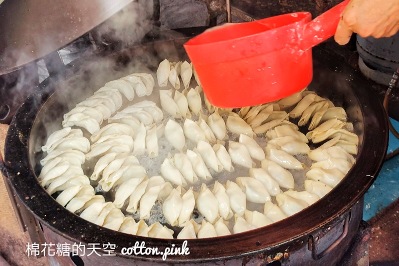 台中東區早餐推薦-富台鍋貼店面超低調！大大鍋貼銅板價～