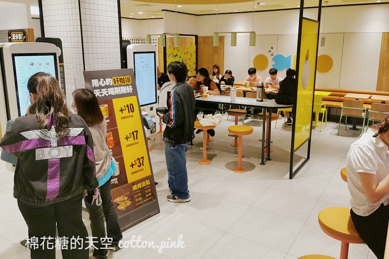 台中一中最新麥當勞開幕了！變化有點大～青春回憶回不去了