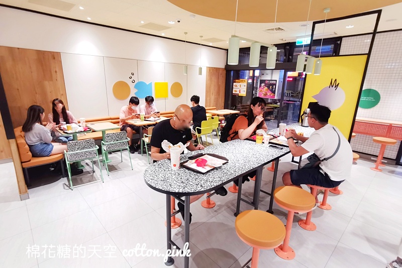 台中一中最新麥當勞開幕了！變化有點大～青春回憶回不去了