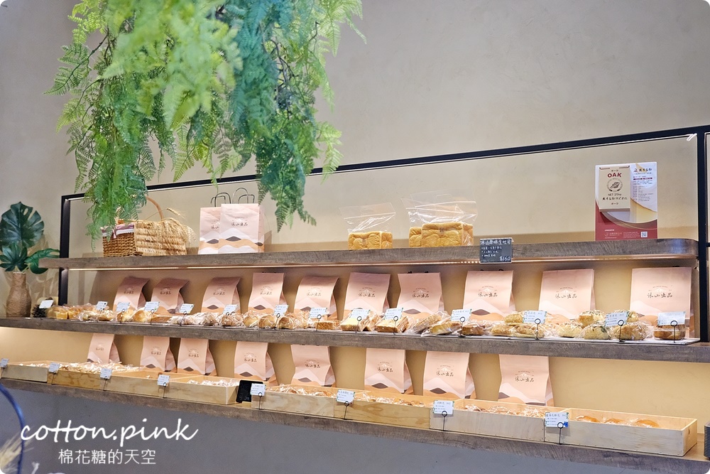 台中麵包店裡就能野餐?!沐山麵包露營風下午茶生吐司吃起來