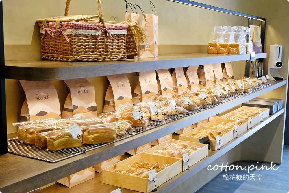 台中麵包店裡就能野餐?!沐山麵包露營風下午茶生吐司吃起來