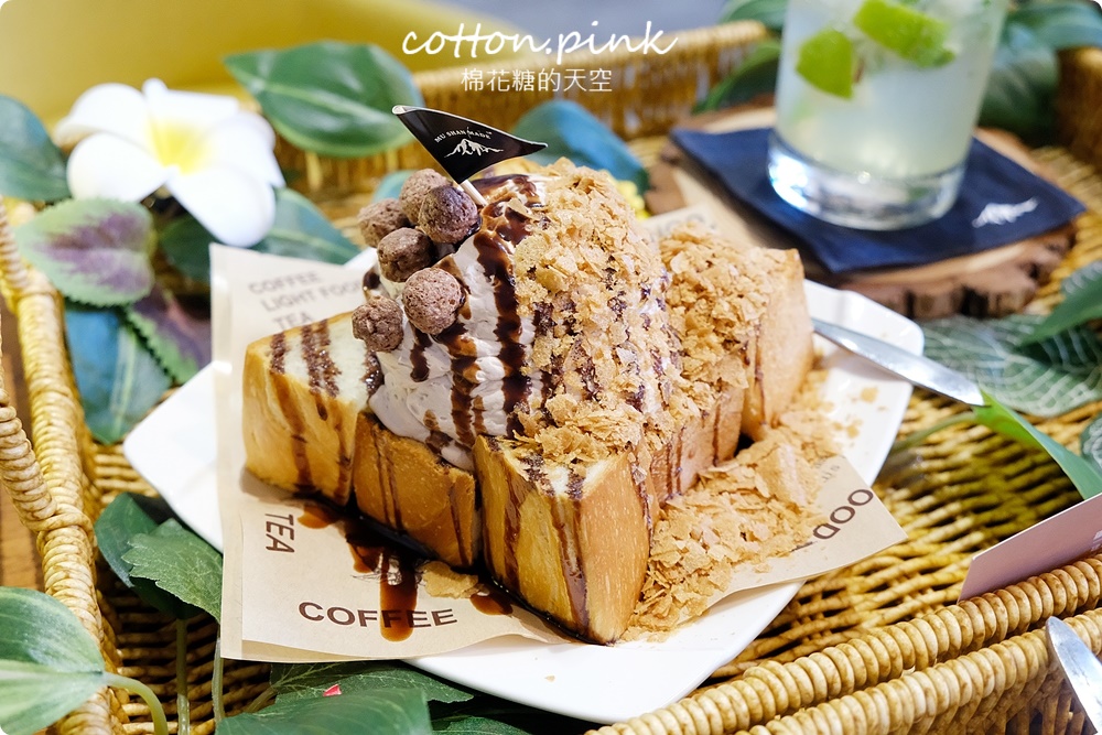 台中麵包店裡就能野餐?!沐山麵包露營風下午茶生吐司吃起來