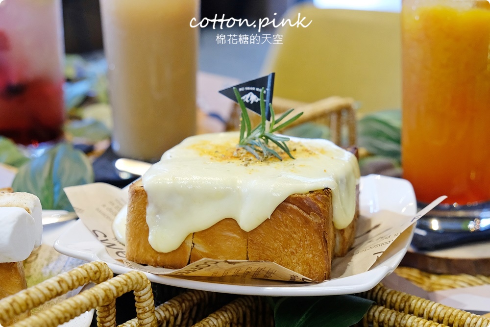 台中麵包店裡就能野餐?!沐山麵包露營風下午茶生吐司吃起來