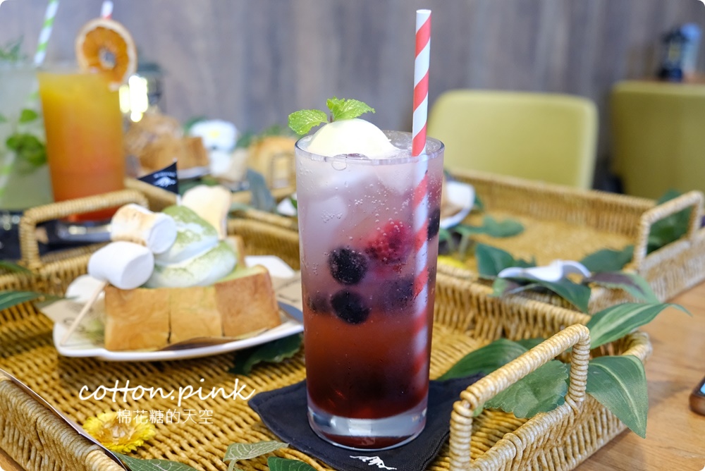 台中麵包店裡就能野餐?!沐山麵包露營風下午茶生吐司吃起來