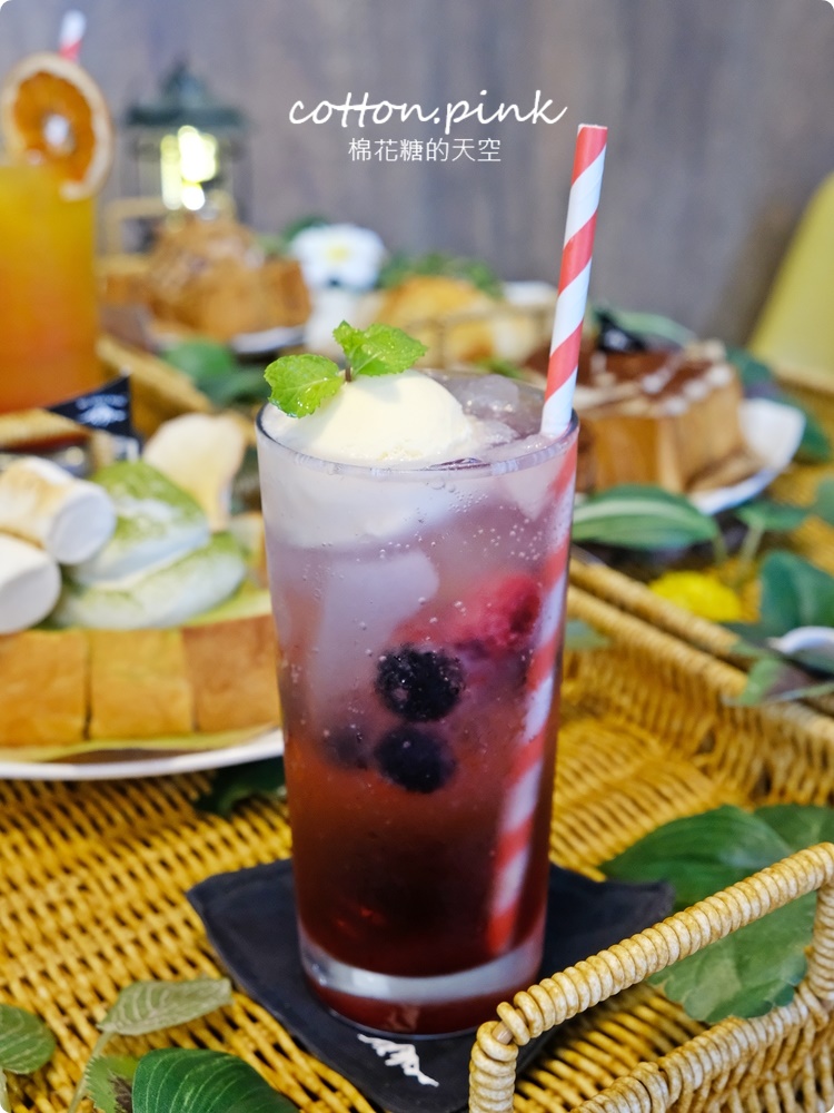 台中麵包店裡就能野餐?!沐山麵包露營風下午茶生吐司吃起來