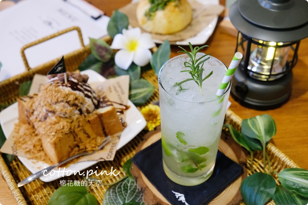 台中麵包店裡就能野餐?!沐山麵包露營風下午茶生吐司吃起來